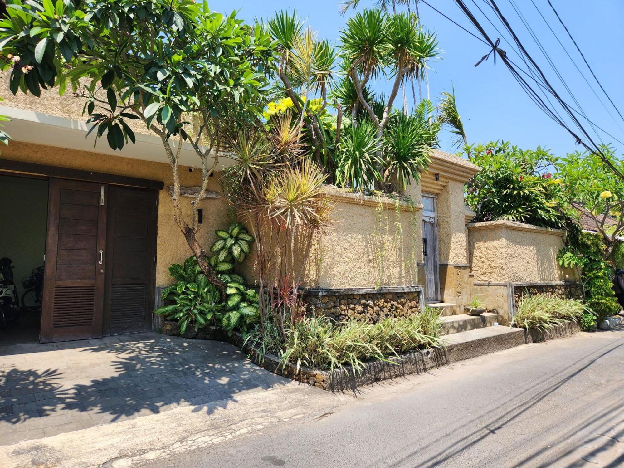 Villa Nesanur - Comfortable & Spacious Beachside Sanur Ngoại thất bức ảnh